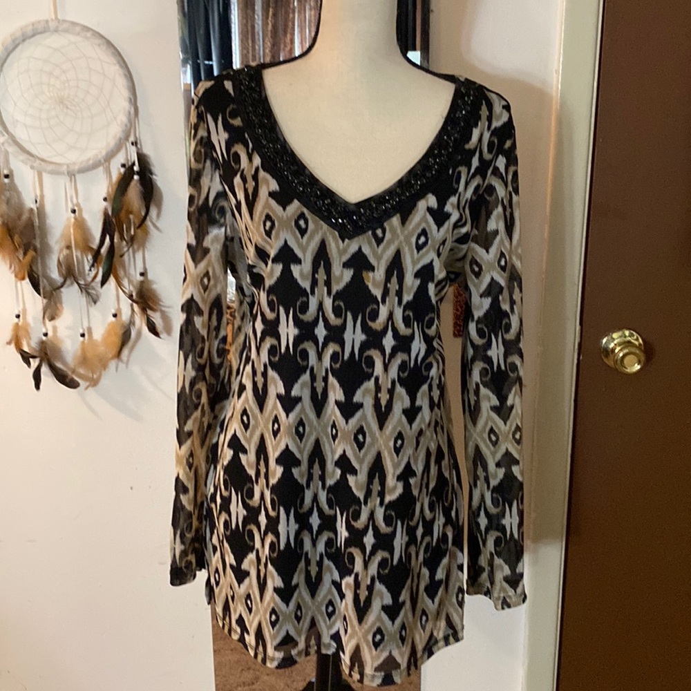 🪸🪸I n c sheer long fleece v neck embellished top